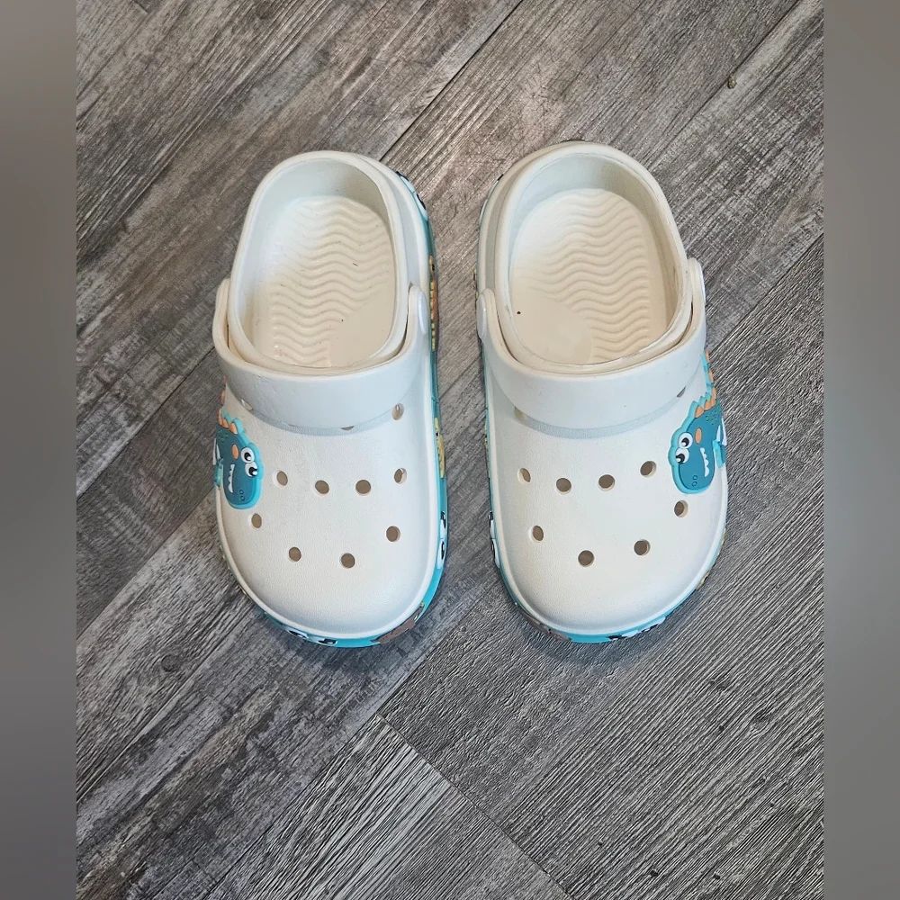 🩷Kids Dinosaurs Clogs‎ Size 2❤️